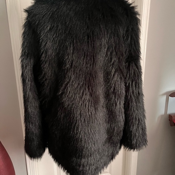 NWT Glamorous Black faux-fur coat - Picture 6 of 7